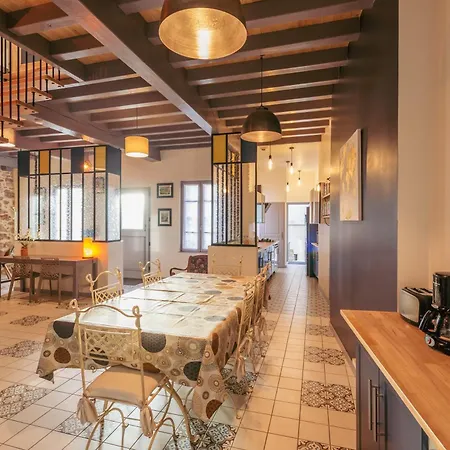 別荘 Maison Caviale, 4 Privees Au Coeur De Figeac, 4 Chambres, 4 Salles De Bain, Jardin *