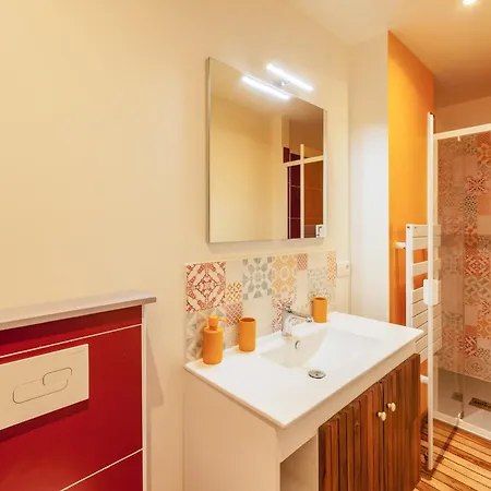 別荘 Maison Caviale, 4 Privees Au Coeur De Figeac, 4 Chambres, 4 Salles De Bain, Jardin フィジャック